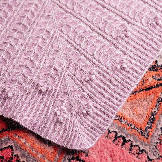 Muse Shawl - Chal Triangular Texturizado
10