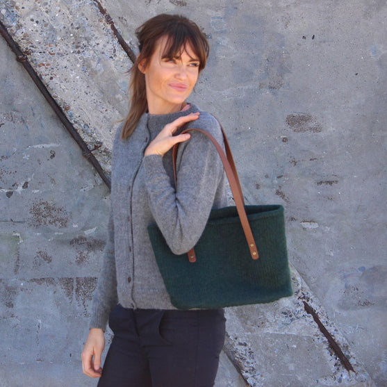 Bolso fieltrado con base
2