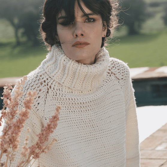 6183-40 Jersey ranglán a crochet con cuello alto
3