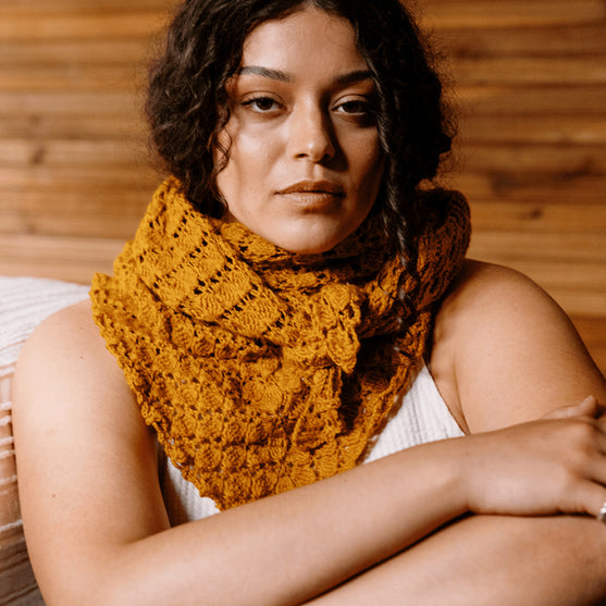 Grisaille - Chal de Encaje Triangular
6