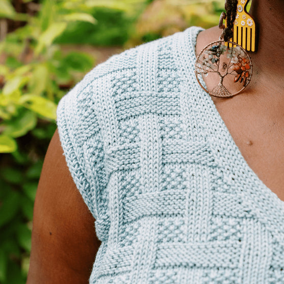 Calme Top - Top sin mangas en trenza de cesta
6