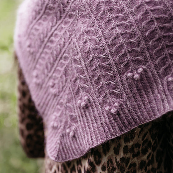 Muse Shawl - Chal Triangular Texturizado
4