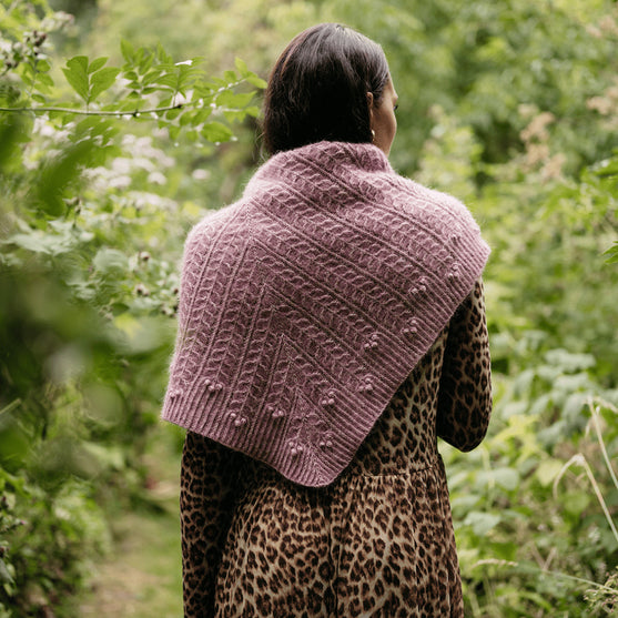 Muse Shawl - Chal Triangular Texturizado
5