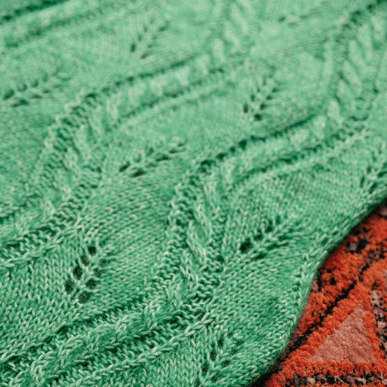 Hiedra Shawl - Envoltura con Motivo de Hojas
8