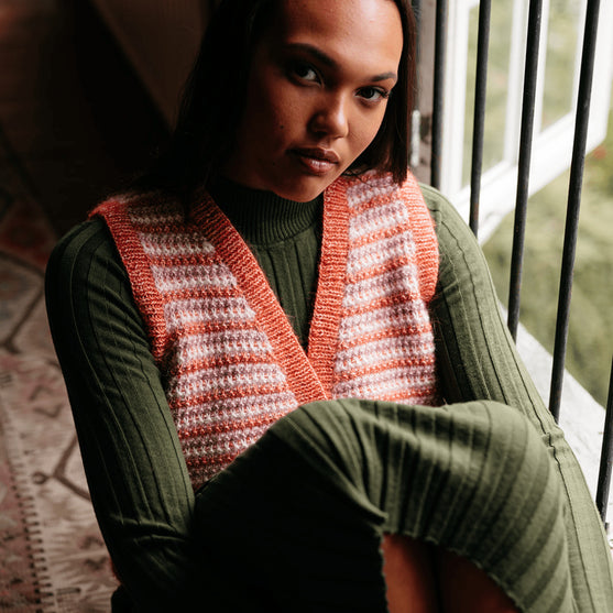 Amelia - Chaleco de Colores
2