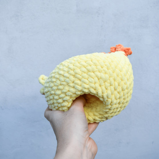 Henny - Gallina con huevos
11