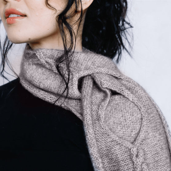 Isley - Bufanda calada con trenzas
5