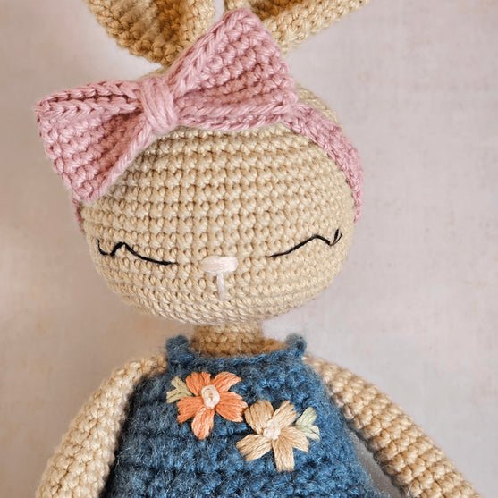 Zoe la Conejita de Primavera
3