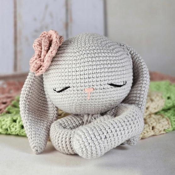 Retro Bunny Love - Sonajero y peluche
4