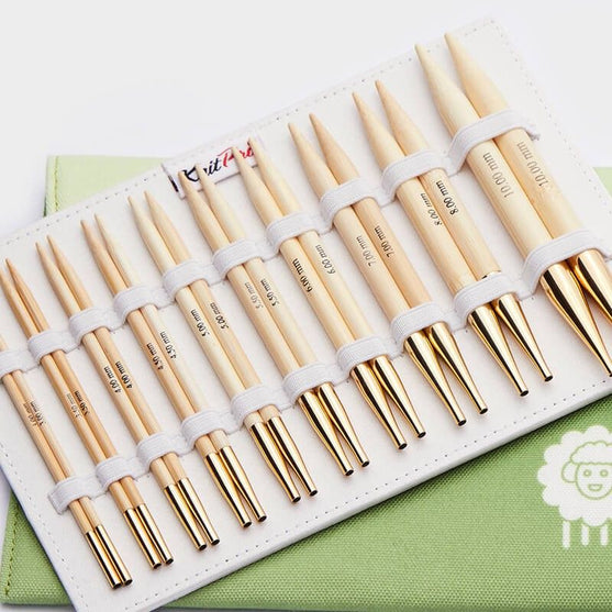 Set de Agujas Circulares Intercambiables de Bambú Deluxe - KnitPro
2