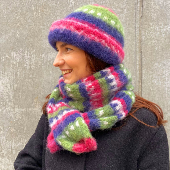 Merry Me - Gorro y bufanda de alpaca cepillada
4