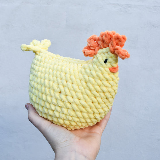 Henny - Gallina con huevos
7