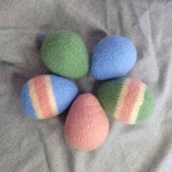 Huevos de fieltro - Decoración de Pascua
3