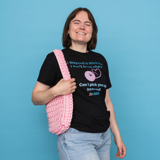 Dropped A Stitch T-shirt - Yarniis (Edición Limitada) - Hobbii
5