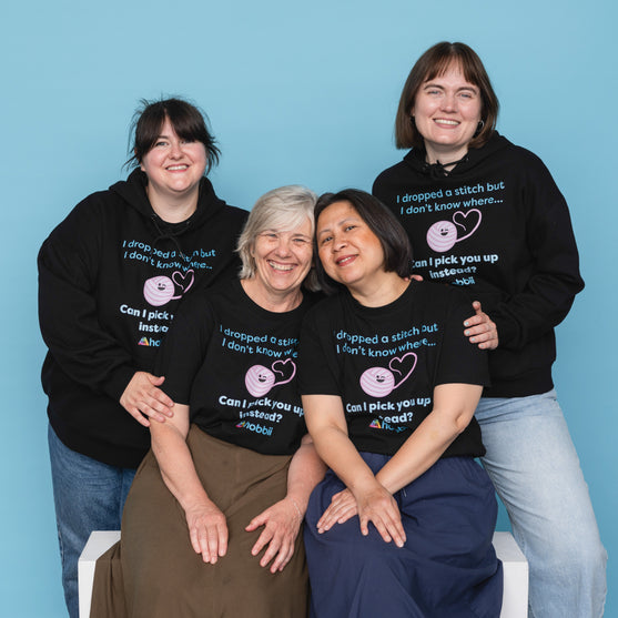 Dropped A Stitch Hoodie - Yarniis (Edición Limitada) - Hobbii
7