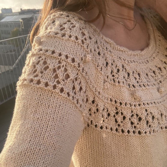 Diamond Eyelets - Blusa
5