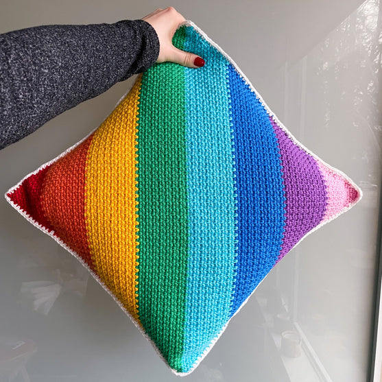 Woven Rainbow Cojín
2