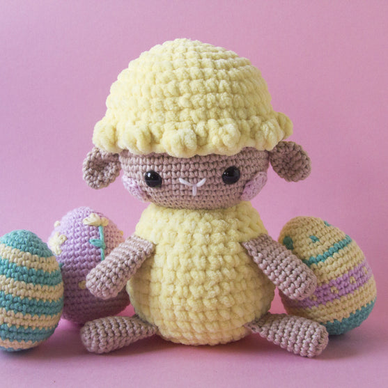 Lucy la Corderita de Pascua
5