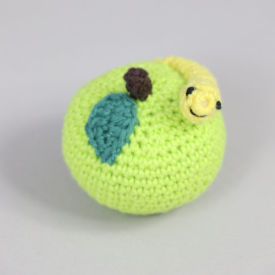 Manzana con gusano
3