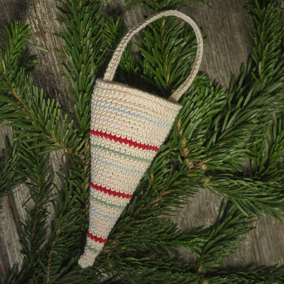 Conos de Navidad - Adornos navideños
4