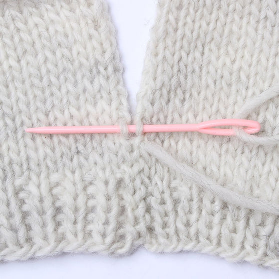 

Agujas para rematar de plástico, seis unidades - Hobbii
3