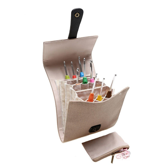 

Estuche con compartimento extra incluido - Go Handmade
1