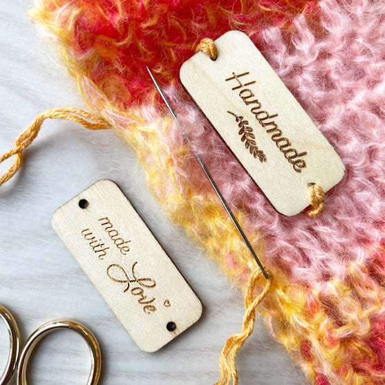 

Etiquetas en Madera - Made With Love - Hobbii
4