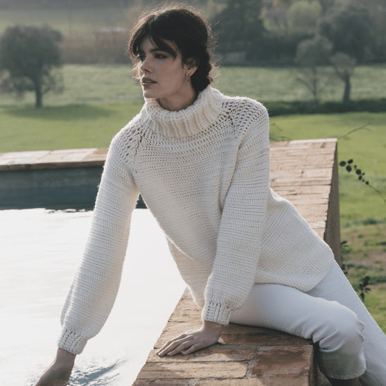 

6183-40 Jersey ranglán a crochet con cuello alto
1