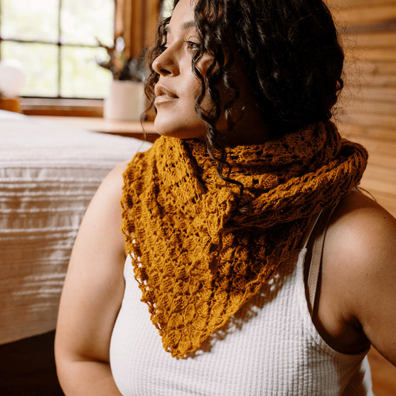 

Grisaille - Chal de Encaje Triangular
4