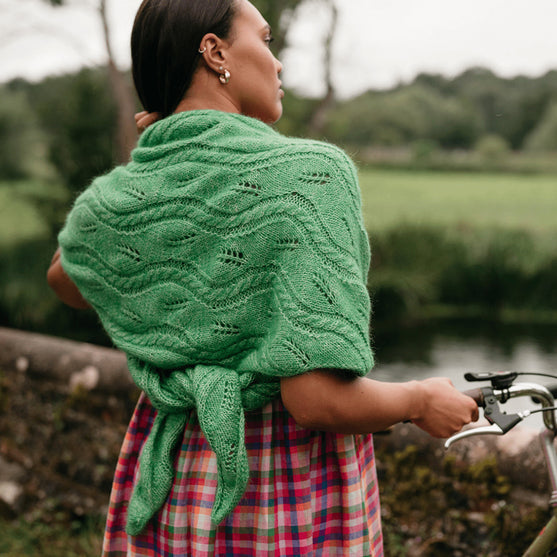 

Hiedra Shawl - Envoltura con Motivo de Hojas
2