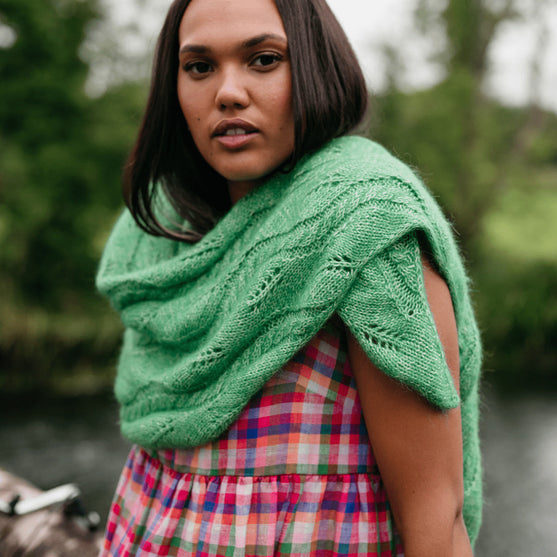 

Hiedra Shawl - Envoltura con Motivo de Hojas
4