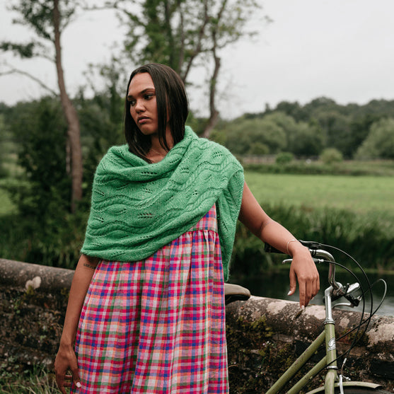 

Hiedra Shawl - Envoltura con Motivo de Hojas
5