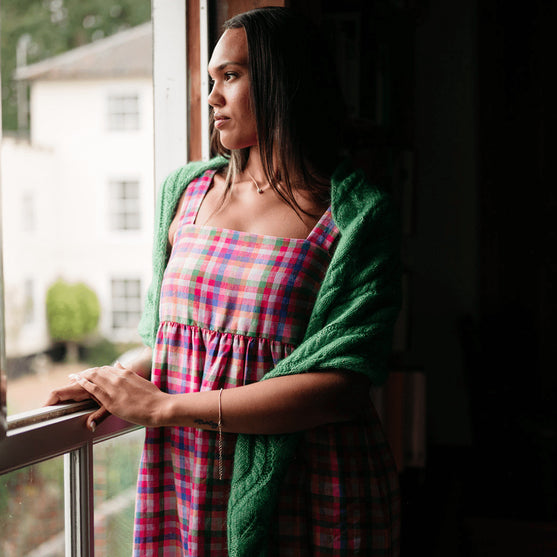 

Hiedra Shawl - Envoltura con Motivo de Hojas
6