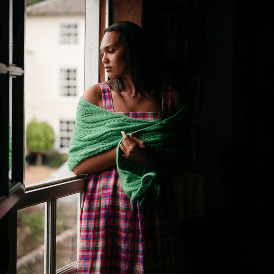 

Hiedra Shawl - Envoltura con Motivo de Hojas
7