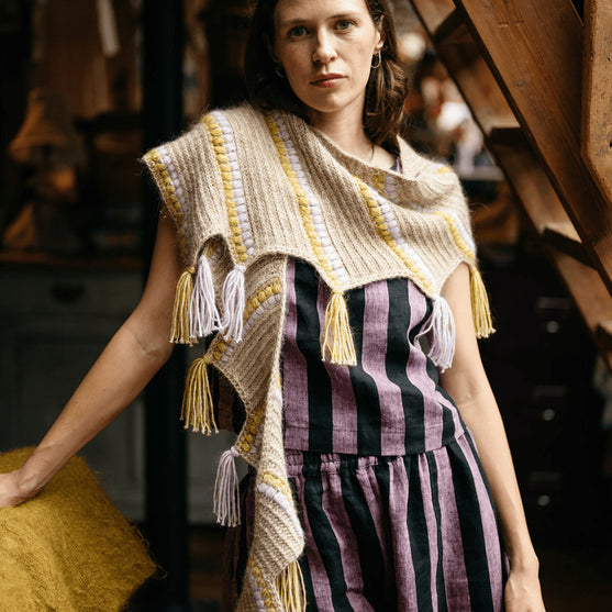 

Calendula Shawl - Chal con Motas y Flecos
1