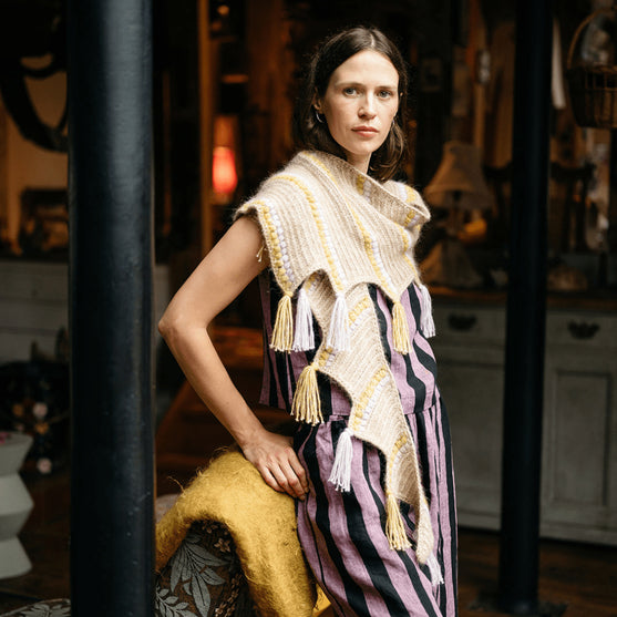 

Calendula Shawl - Chal con Motas y Flecos
6