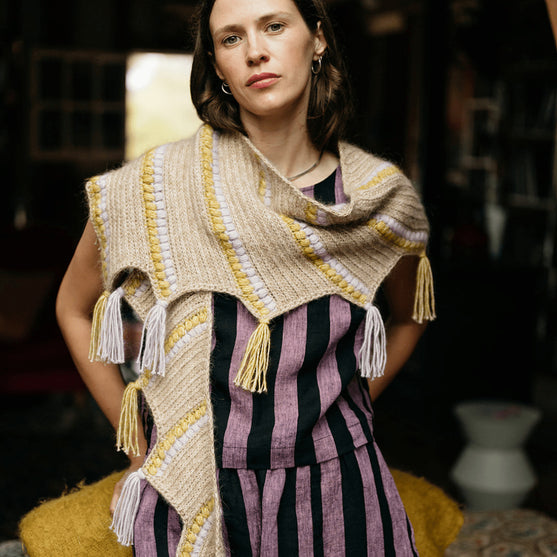 

Calendula Shawl - Chal con Motas y Flecos
7