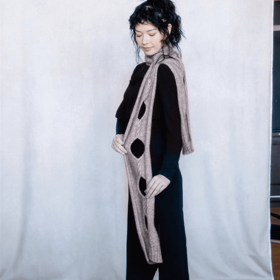 

Isley - Bufanda calada con trenzas
2