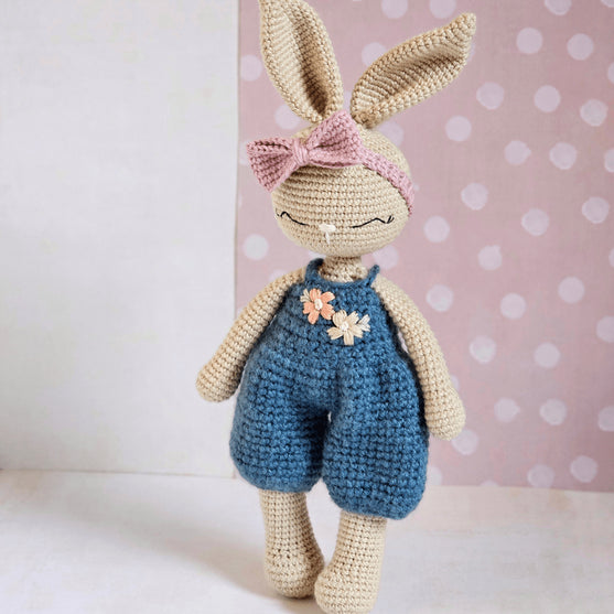 

Zoe la Conejita de Primavera
2