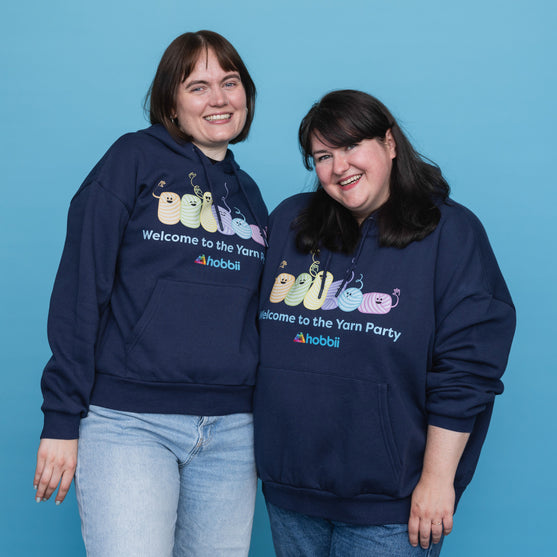 

Party Hoodie - Yarniis (Edición Limitada) - Hobbii
7