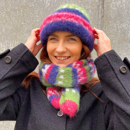 

Merry Me - Gorro y bufanda de alpaca cepillada
3