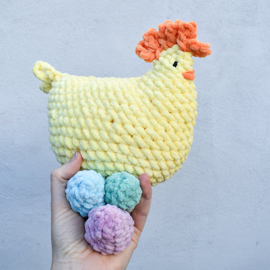 

Henny - Gallina con huevos
1