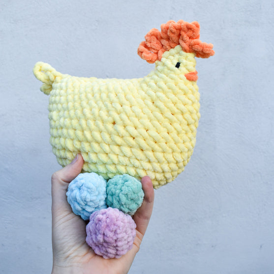 

Henny - Gallina con huevos
1