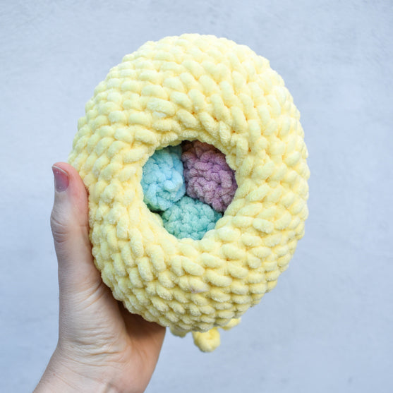 

Henny - Gallina con huevos
4