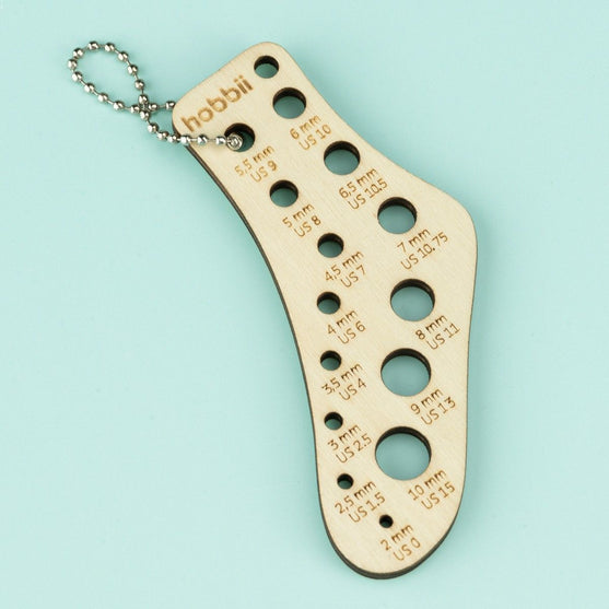 

Medidor de agujas de tejer en llavero - Calcetín - Hobbii
5