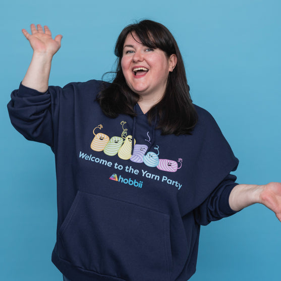 

Party Hoodie - Yarniis (Edición Limitada) - Hobbii
3