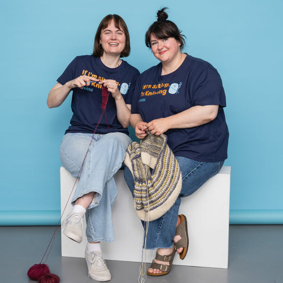 

Sitting Knitting T-shirt - Yarniis (Edición Limitada) - Hobbii
5