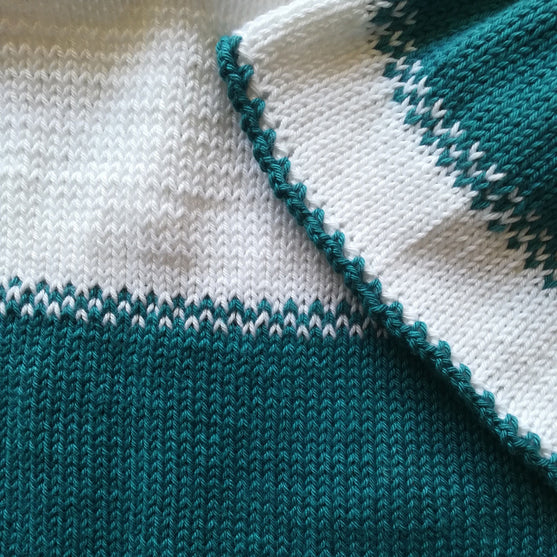 

Teal Darling - Vestido y gorro de bebé
3