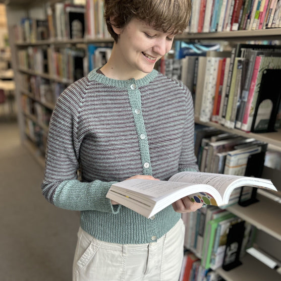 

Bookends - Cárdigan
1