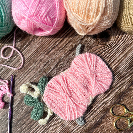 

Ovillo y ganchillo - Aplique
4